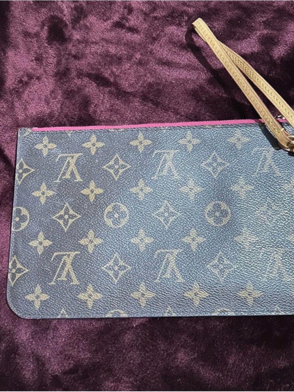 Louis Vuitton Neverfull MM Pochette - Picture 3 of 9
